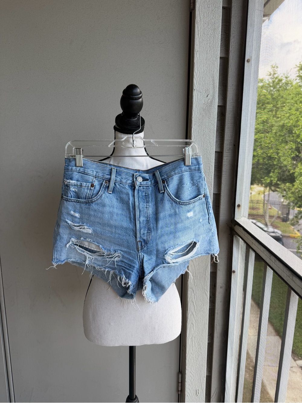 4 Pairs of Denim Distressed Shorts Levi’s & Abercrombie Size 28 - Picture 2 of 16